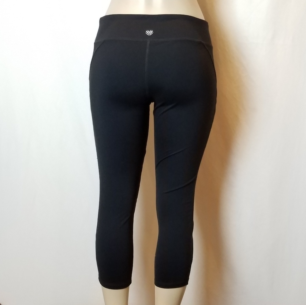 FOREVER 21 Stretch Yoga Capris - Picture 3 of 5